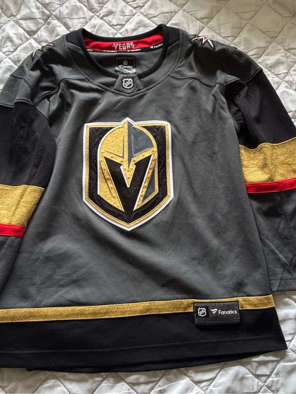 Vegas Golden Knights adult small/Kids Jersey (new)